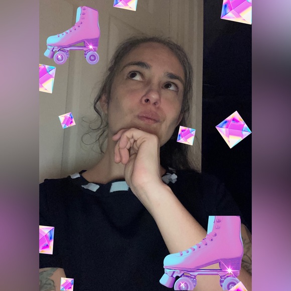 Alyssa is going live! Like this listing to be notified! - Picture 2 of 4